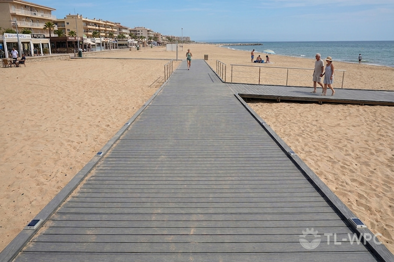 Commercial outdoor co-extrusion wpc decking